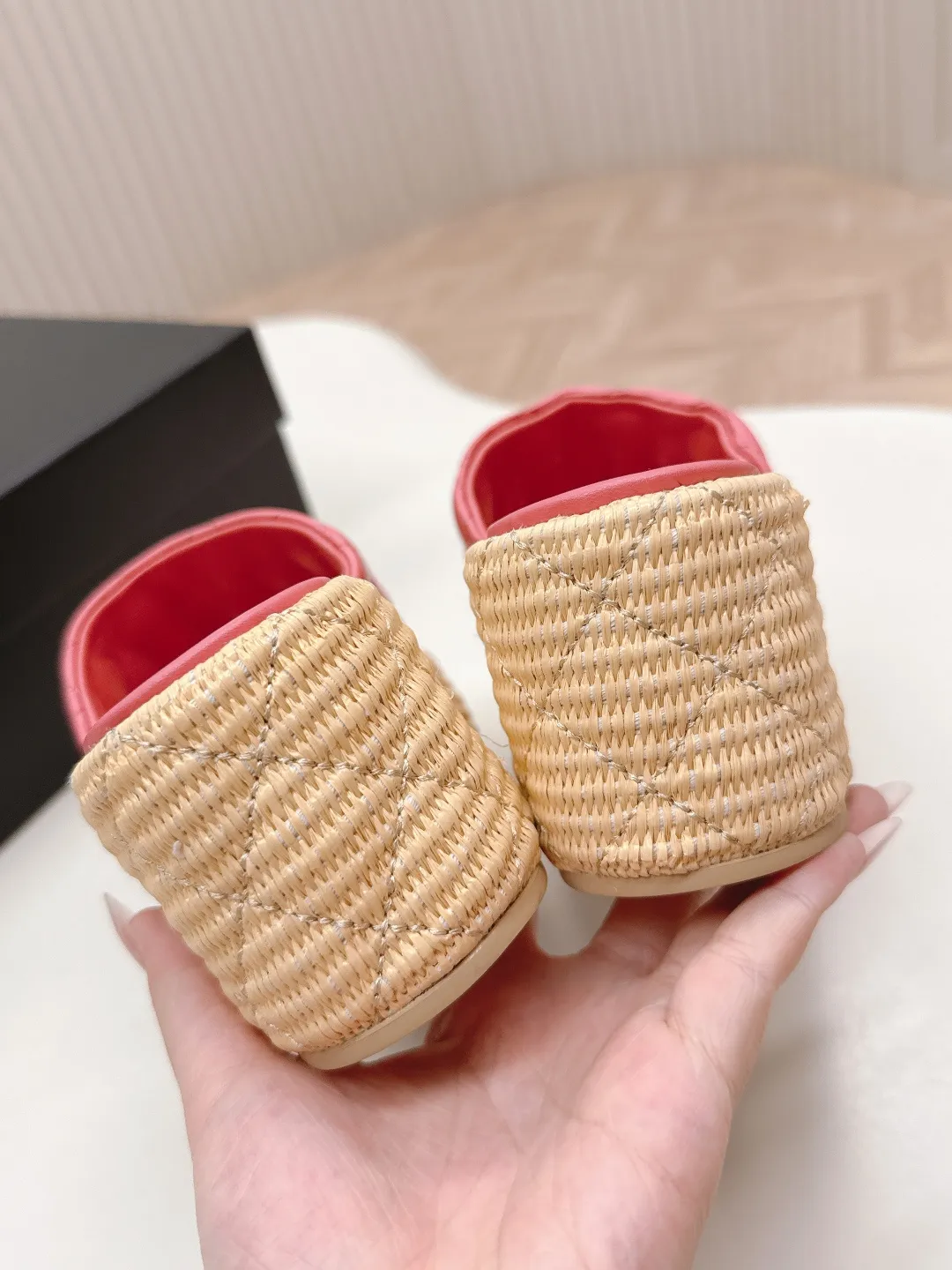 👟👟Ex-factory price 560👟👟 CHANEL Chanel 2025 new sandals and slippers series classic series every style is great rhombus platform sandals and slippers elegant and noble comfortable and versatile upper: sheepskin foot pad: sheepskin sole: rubber outsole size: 35-40